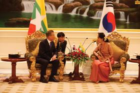 ျမန္မာအလုပ္သမားမ်ားကုိ တုိးျမႇင့္ေခၚယူရန္ ေတာင္ကုိရီးယား သမၼတခရီးစဥ္တြင္ ေဒၚေအာင္ဆန္းစုၾကည္ ေတာင္းဆုိ