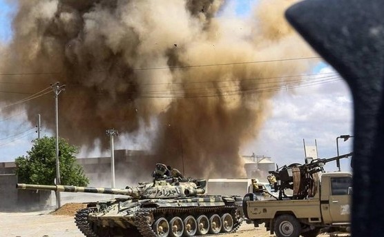 ليبيا: طيران حكومة الوفاق يستهدف رتل لقوات حفتر بترهونة