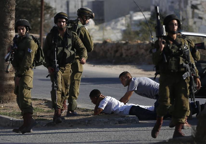 الاحتلال يعتقل 4 فلسطينيين بالضفة الغربية
