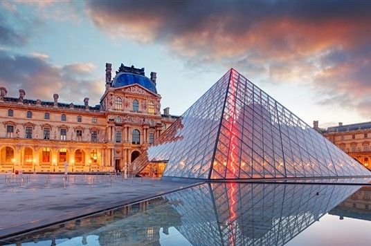 Le Musée du Louvre inaugure des nouveaux espaces dédiés à la découvertes des arts de l'islam