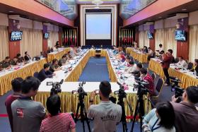 ၿငိမ္းခ်မ္းေရးၾကန္႔ၾကာမႈအေပၚ မည္သည့္ပုဂၢိဳလ္ အဖြဲ႕အစည္းကိုမွ် အျပစ္မတင္ရန္ ေဒၚေအာင္ဆန္းစုၾကည္မွာၾကား အစိုးရ နာမည္ရရန္ ၿငိမ္းခ်မ္
