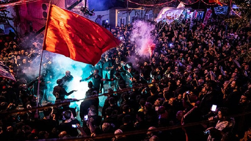 İstanbul'da İmam Hüseyin (as) için yas merasimi