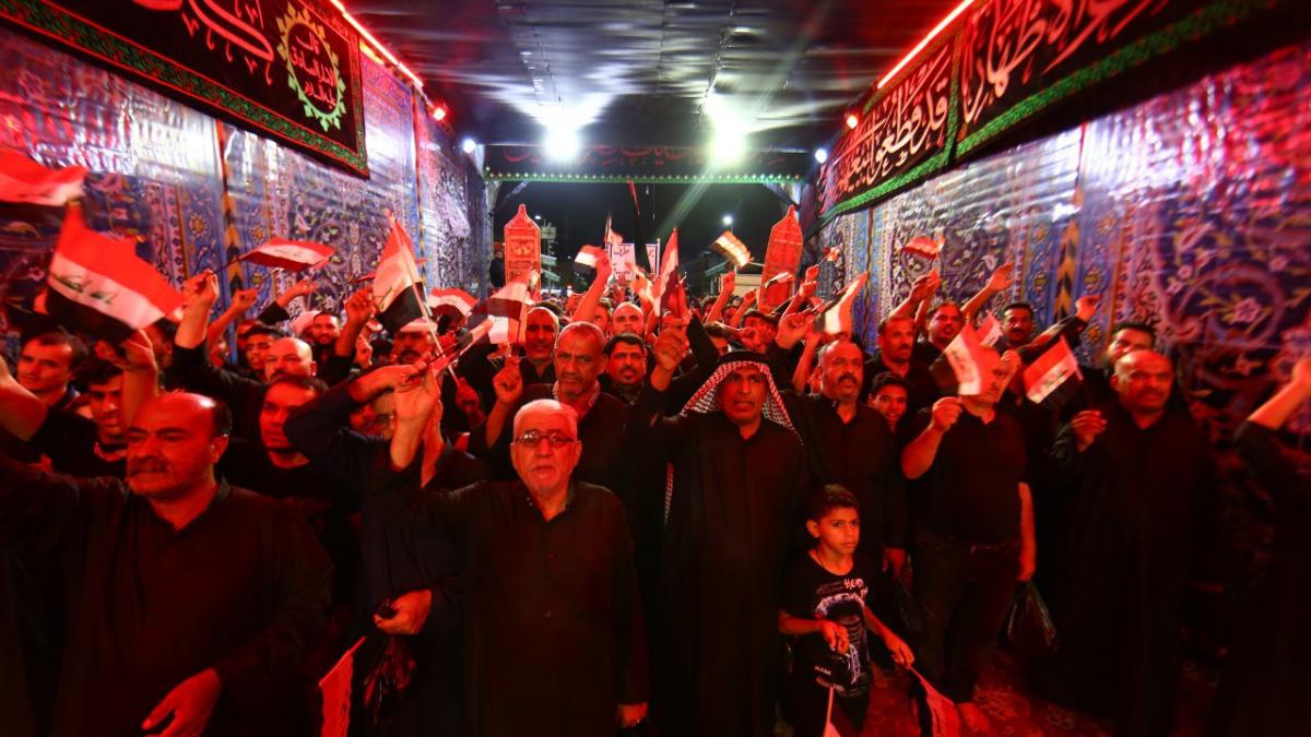 تصویری رپورٹ: کربلا میں سات محرم کو حضرت عباس(ع) کی شہادت کا پرسہ پیش کرتے ماتمی جلوس