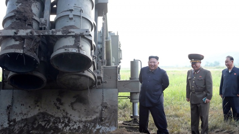 Ш. Корейа рәһбәри ракетатыҹысынын сынағы просесинә нәзарәт едиб