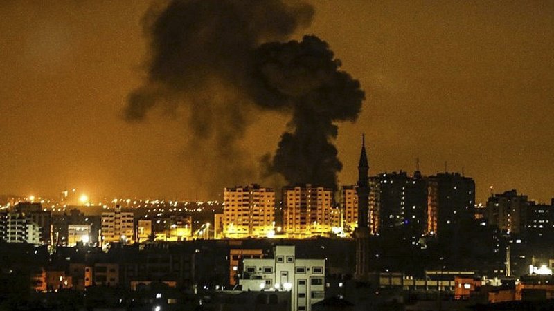イスラエル軍が、ガザ地区を砲撃　