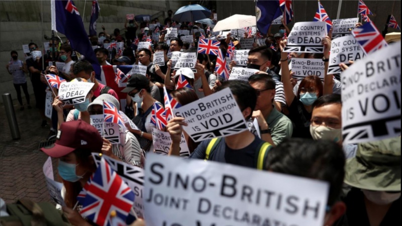 在香港イギリス領事館前で、抗議集会
