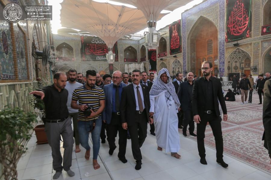 الأمين العام لمنظمة "أوبك" يتشرف بزيارة مرقد أمير المؤمنين (عليه السلام)+(صور)