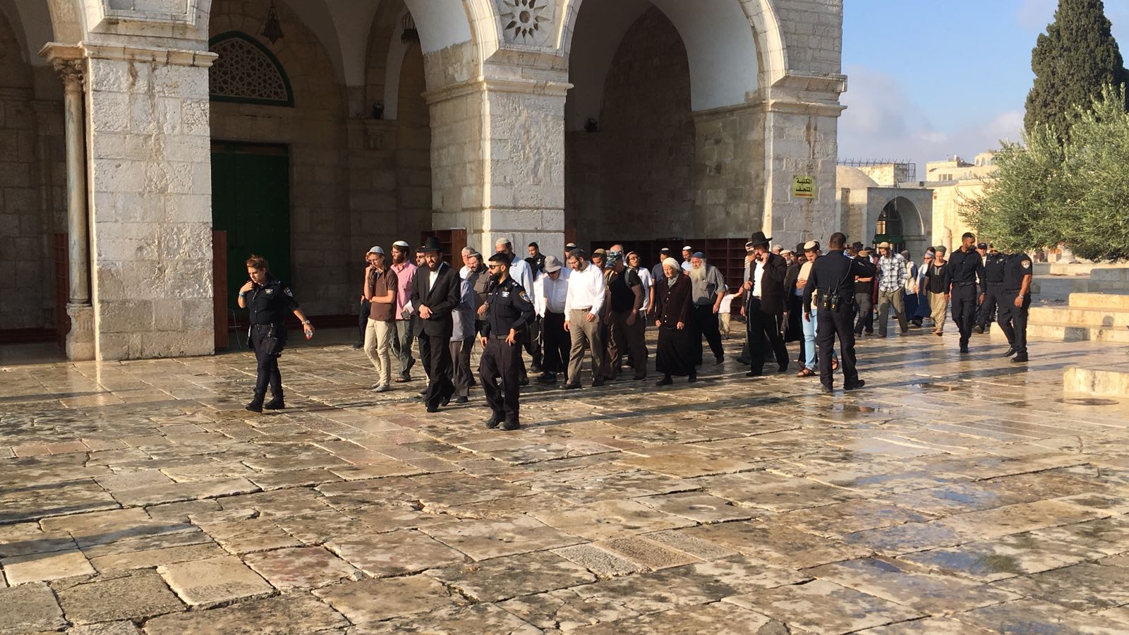 184 مستوطناً يقتحمون المسجد الأقصى بحراسة شرطة الاحتلال