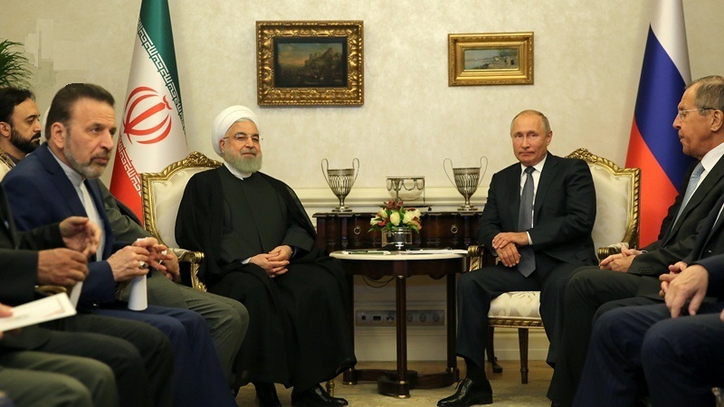 Rouhani Jelaskan Alasan Penurunan Komitmen JCPOA Iran kepada Putin