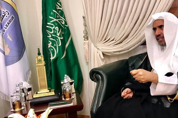  Le responsable de la ligue islamique mondiale se rend à Auschwitz