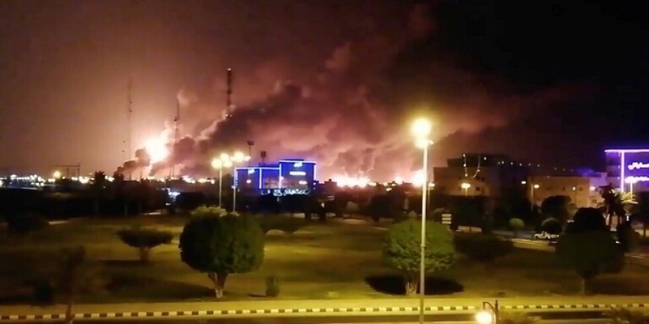 بلومبرغ الاميركي: السعودية خسرت في 30 دقيقة حربا استعدت لها 50 عاما