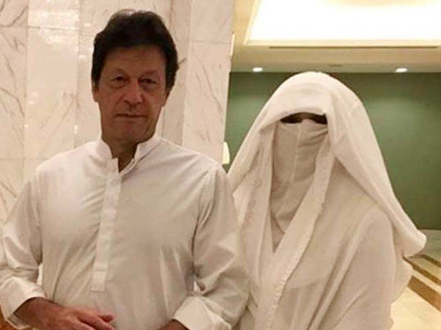 تصویری رپورٹ: وزیراعظم کی اپنی اہلیہ کے ہمراہ عمرہ کی ادائیگی