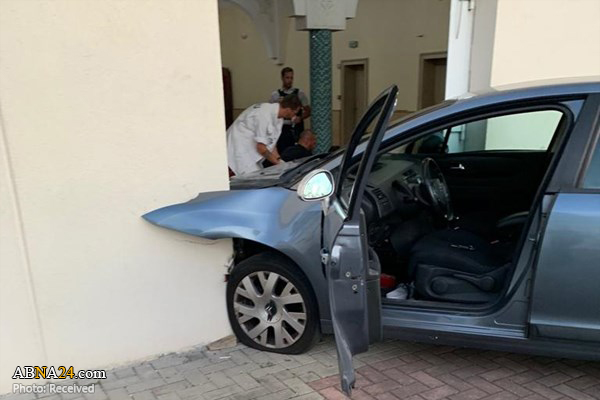 فرانس میں ایک مسجد پر کار سے حملہ + تصویر
