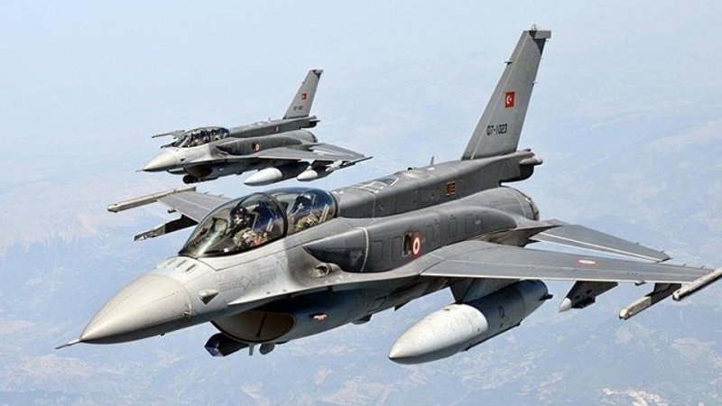 Türk jetleri Suriye hava sahasında uçtu