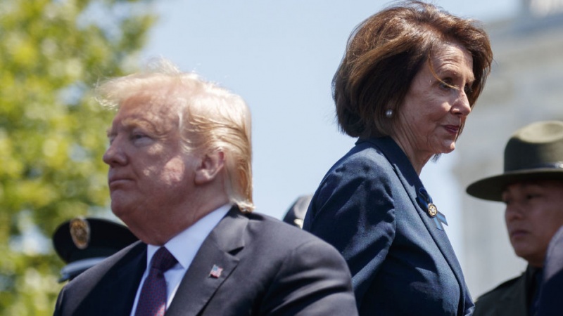 Clinton'dan Trump hakkında azil soruşturmaya destek