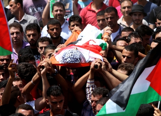 استشهاد فتى فلسطيني برصاص الإحتلال الاسرائيلي