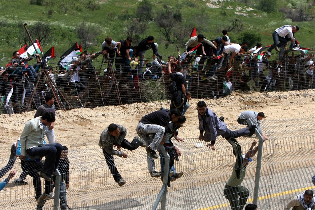 فلسطينيون "يخترقون الحدود" ويستولون على معدات لجيش الاحتلال