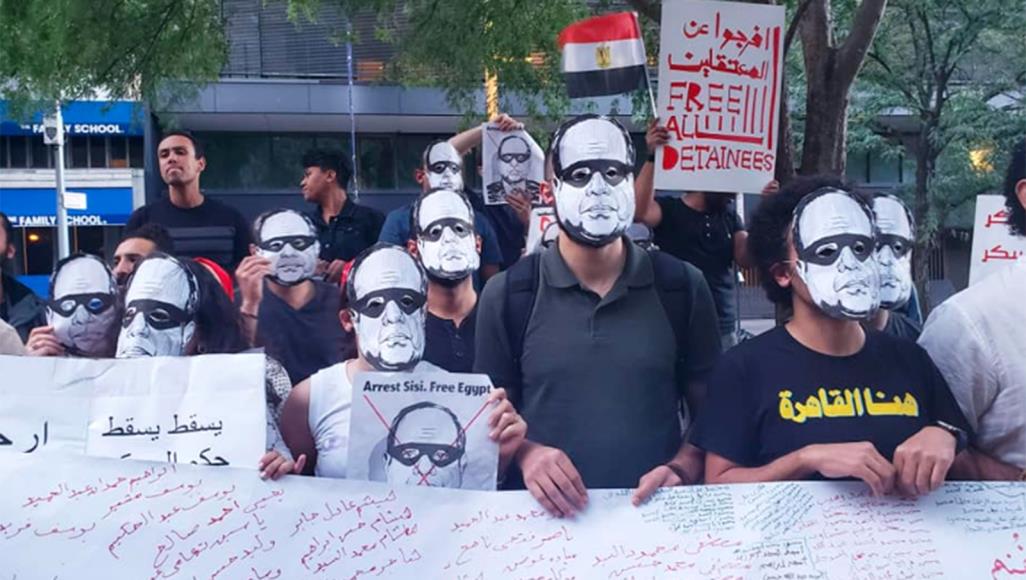 السلطات المصرية تعتقل آلاف المتظاهرين وتفرج عن "أجانب" وتتعهد بترحيلهم