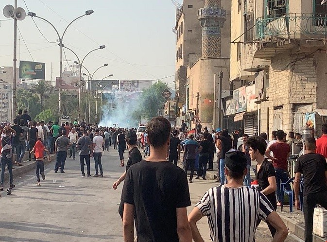 سقوط العشرات من المتظاهرين بإطلاق نار وسط بغداد