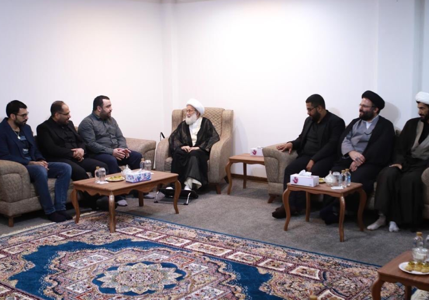 أسرة السيد نصر الله في ضيافة "الشيخ عيسى قاسم"