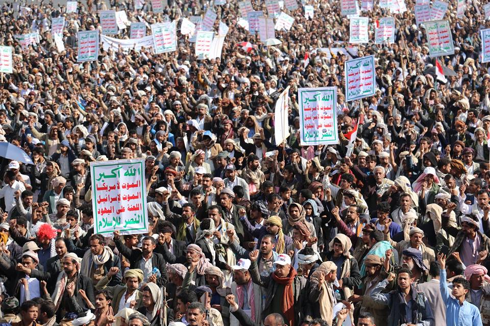 مسيرة جماهيرية حاشدة في الحديدة تحت شعار "احتجاز سفن الوقود والدواء جريمة إبادة جماعية"