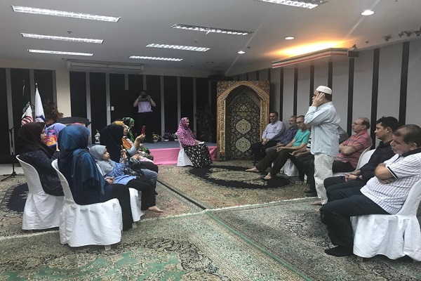 Blinder philippinischer Koranrezitator ruft zum Gebet