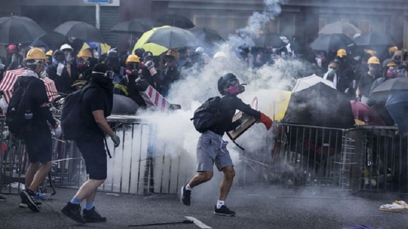 香港警民之间再爆激烈冲突