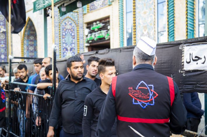  مضيفُ أبي الفضل العبّاس (ع) يقدم خدماته لزائري أربعينية الامام الحسين (ع)