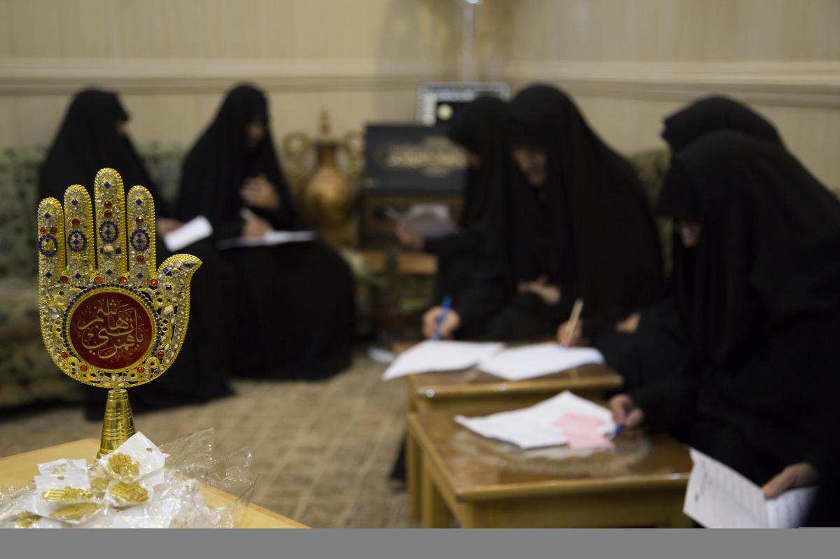 في المكتبة النسوية الاستعدادات على قدم وساق لاستقبال زوار اربعينية الامام الحسين (ع)