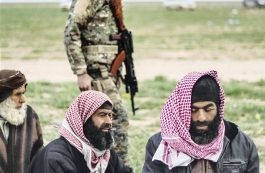 اميركا تسلم 50 سجينا داعشيا للعراق