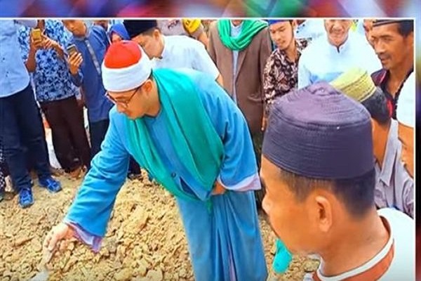 انڈونیشاء؛ قاری «محمود شحات انور» کے ہاتھوں قرآنی مرکز کا افتتاح