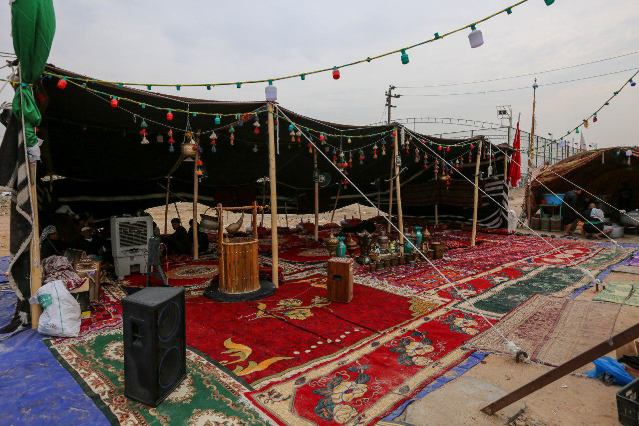 موكب خدم زوار أربعينية الامام الحسين(ع) يحصل على ثلاث كرامات حسينية وعباسية+(صور)