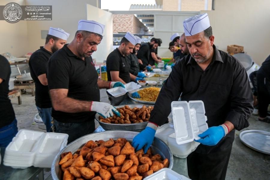 مضيف"استراحة المرتضى" في طريق ياحسين يقدم أكثر من 30 الف وجبة يومياً لزائري الاربعين+(صور)