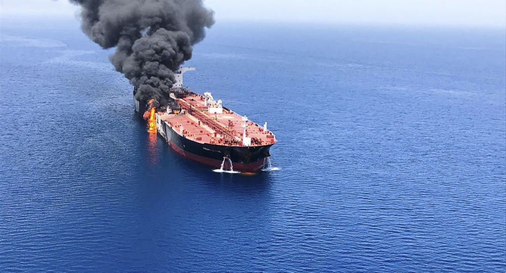 FOTOS mostram estragos no petroleiro iraniano supostamente feitos por 2 mísseis