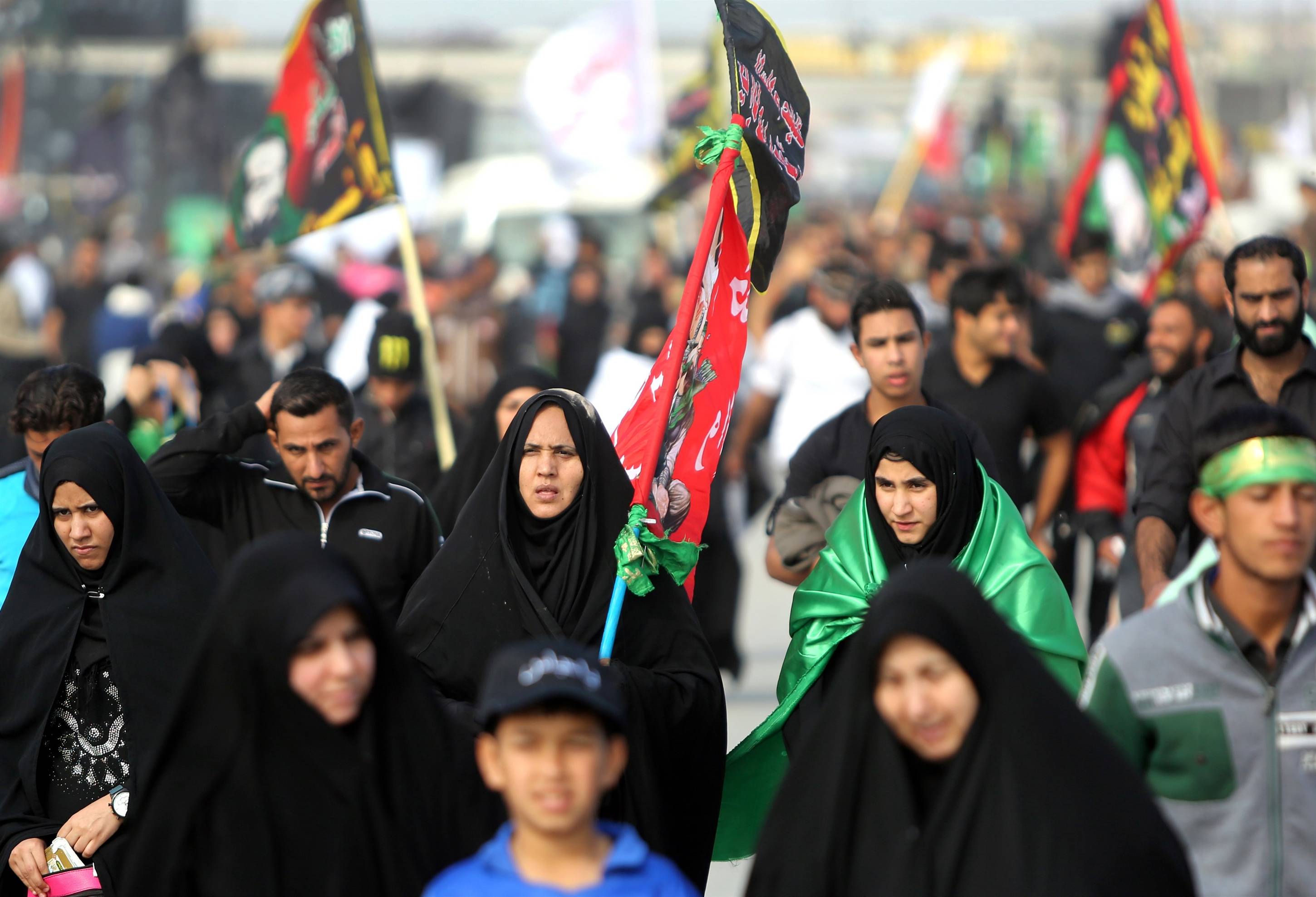 السيد السيستاني مخاطباً زائرات الإمام الحسين(عليه السلام): الله الله في الستر والحجاب