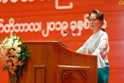 အစုအဖြဲ႕ျဖင့္လုပ္ကိုင္ရန္ ႏိုင္ငံေတာ္အတိုင္ပင္ခံပုဂၢိဳလ္ တိုက္တြန္း  