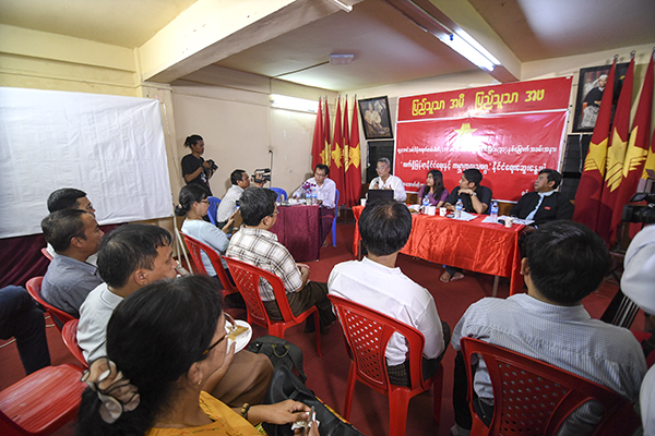 လူ႔အခြင့္အေရးႏွင့္ လြတ္လပ္စြာေျပာဆိုေဖာ္ထုတ္ခြင့္သည္ ဖိႏွိပ္ခ်ဳပ္ခ်ယ္ခံရသည့္ ကာလမ်ိဳးသို႔ ျပန္ေရာက္ေနေၾကာင္း ႏိုင္ငံေရးပါတီမ်ား 