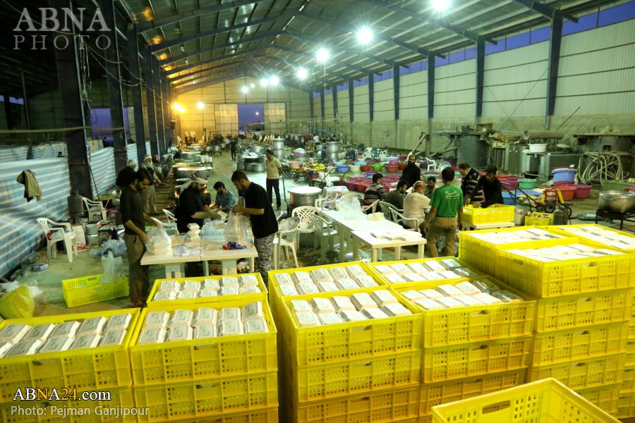 Photos: Cooking, distributing food in central kitchen of Astan Quds Razavi in Mehran