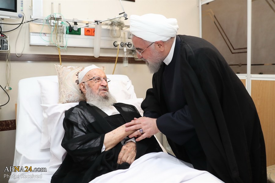 Pres. Rouhani visits Ayatollah Makarem Shirazi at hospital (+Photos)
