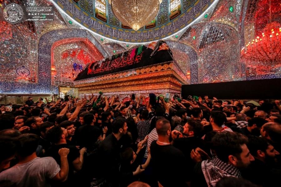 تقرير مصور/ زوار أربعينية الامام الحسين (ع) عند مرقد امير المؤمنين (ع)