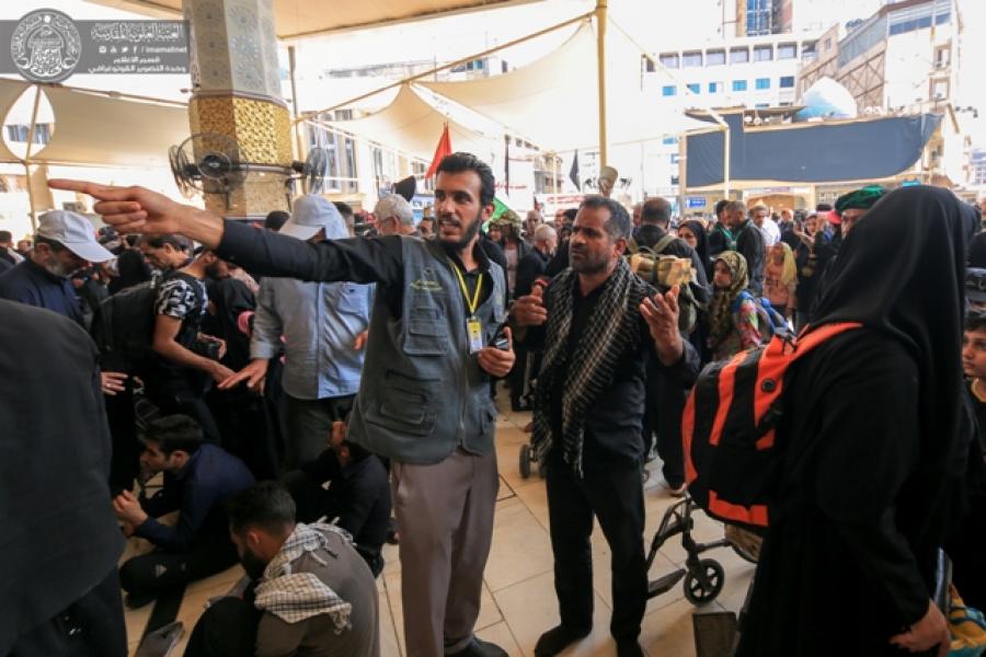 تقرير مصور/ المتطوعون في العتبة العلوية يقدمون الخدمات في الزيارات المليونية 