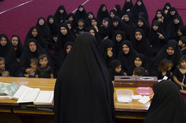 خدماتٌ دينيّة – تربويّة – أخلاقيّة تقدّمها أربعون مبلّغةً وتستفيد منها أكثر من (50 ألف) زائرة يوميّاً