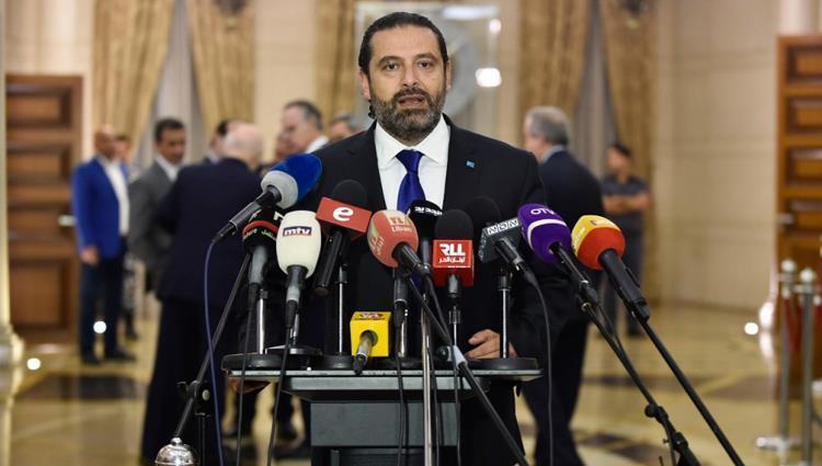 مجلس الوزراء اللبناني يلغي جلسة مع تواصل الاحتجاجات وإغلاق الطرق