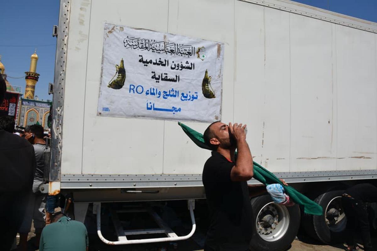 شعبةُ السقاية في العتبة العبّاسية المقدّسة تتواصل بتنفيذ خطّتها الخدميّة لزائري الأربعين+(صور)