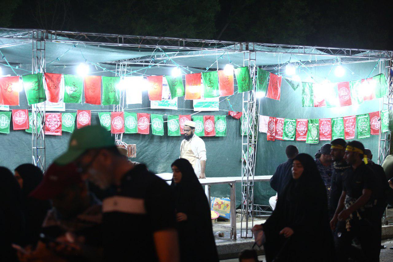 أطباء هنود "فوق الاختصاص" في موكب خدمي لزوار أربعينية الامام الحسين (ع) في كربلاء+(صور)