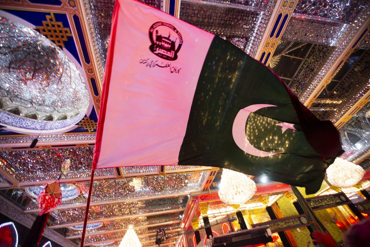 مواكبُ عربيّة وأجنبيّة تشاطر العراقيّين في أداء مراسيم عزاء الأربعين للأمام الحسين (ع)+(صور)