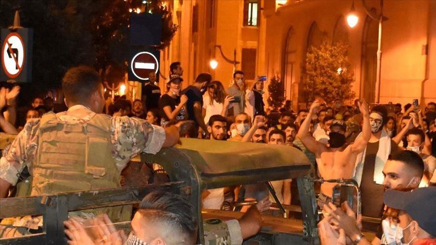 الجيش اللبناني يؤكد تضامنه مع مطالب المتظاهرين