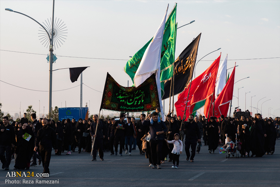 تقرير مصور/ انطلاق مشاية أربعينية الامام الحسين (ع) في مدينة قم المقدسة