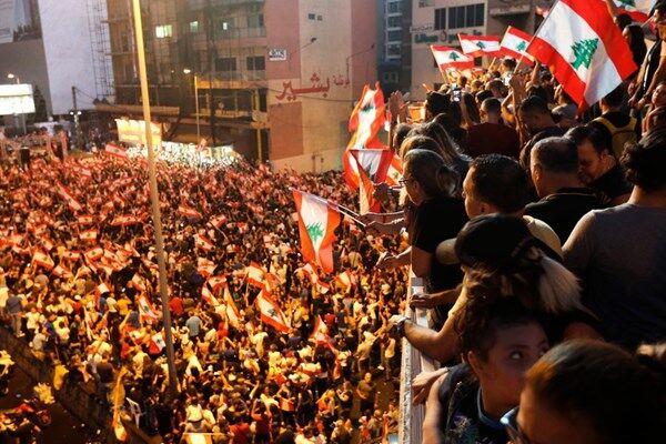 مكتب الحريري: "حكومات أجنبية" طالبتنا بعدم استخدام العنف ضد المتظاهرين