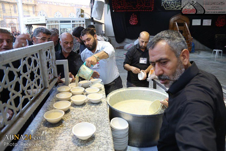 Photos: Kadhimiya Holy Shrine's servants serve Arbaeen pilgrims 